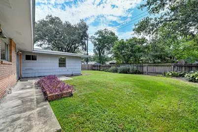 9771 Westview Drive, Houston, TX 77055 - Photo 17
