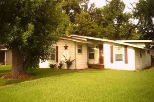202 Azalea St, Lake Jackson, TX 77566 - Photo 1