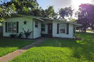 202 Azalea St, Lake Jackson, TX 77566 - Photo 1