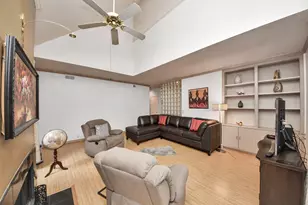 330 Litchfield Ln, Houston, TX 77024 - Photo 11