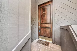 330 Litchfield Ln, Houston, TX 77024 - Photo 7