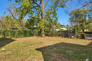 7937 Oak Knoll Ln, Houston, TX 77028 - Photo 13