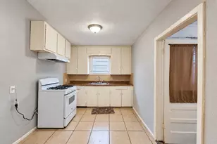 7937 Oak Knoll Ln, Houston, TX 77028 - Photo 3