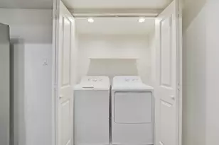 2100 Tanglewilde St, Houston, TX 77063 - Photo 9