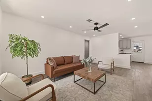 608 Lloyd Ln, Baytown, TX 77521 - Photo 5