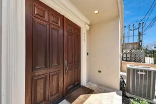 710 Jackson Hill St, Houston, TX 77007 - Photo 3