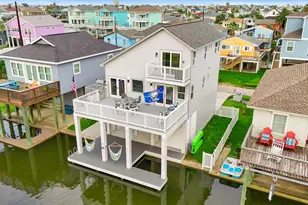 16710 Tahiti Way, Jamaica Beach, TX 77554 - Photo 1