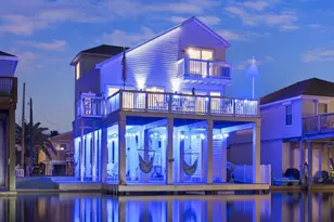 16710 Tahiti Way, Jamaica Beach, TX 77554 - Photo 1