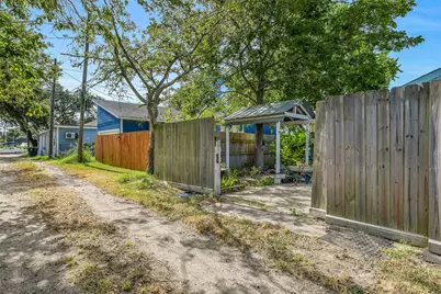 4117 Avenue M 1/2, Galveston, TX 77550 - Photo 35