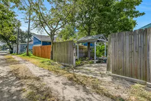 4117 Ave M 1/2, Galveston, TX 77550 - Photo 35