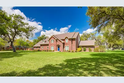 212 Teakwood Street, Lake Jackson, TX 77566 - Photo 3