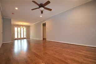 1902 Coulcrest Dr, Houston, TX 77055 - Photo 5