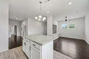5302 Saxon Dr, Houston, TX 77092 - Photo 9