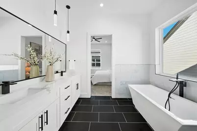 1913 Hoskins Drive #E, Houston, TX 77080 - Photo 9