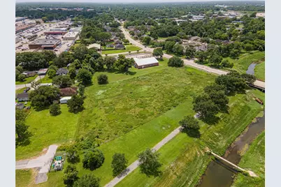 650 E Adoue Street, Alvin, TX 77511 - Photo 9