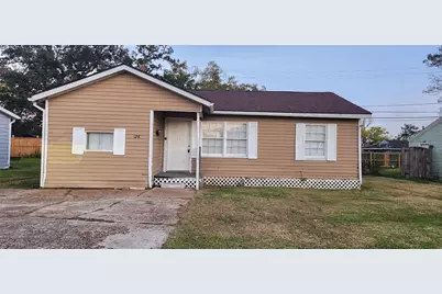 128 Huisache Street, Lake Jackson, TX 77566 - Photo 1