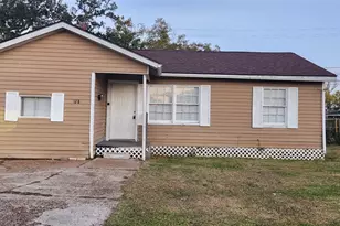 128 Huisache St, Lake Jackson, TX 77566 - Photo 1