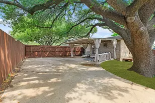 3902 Stillmeadow Dr, Bryan, TX 77802 - Photo 33
