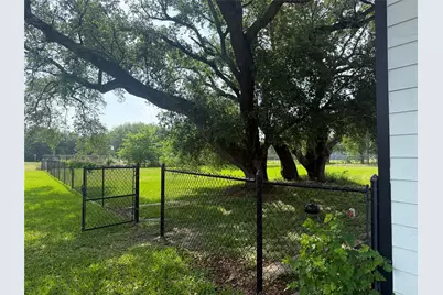 521 2nd Avenue N, Texas City, TX 77590 - Photo 9