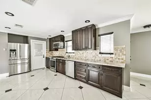 6833 Concho St, Houston, TX 77074 - Photo 9