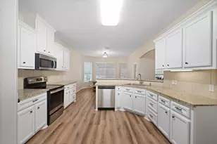 18451 Hills Lake Ct, Montgomery, TX 77316 - Photo 11