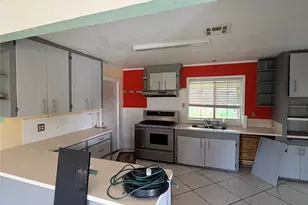 910 San Jacinto Ave, Texas City, TX 77590 - Photo 7