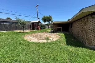 910 San Jacinto Ave, Texas City, TX 77590 - Photo 5