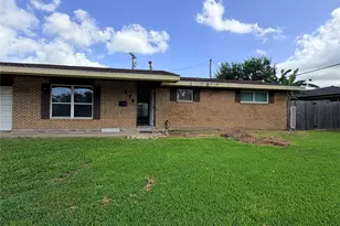 910 San Jacinto Ave, Texas City, TX 77590 - Photo 1