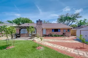 12010 Mulholland Dr, Meadows Place, TX 77477 - Photo 25
