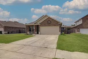 320 Carlos Leal Dr, Dayton, TX 77535 - Photo 37