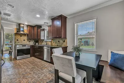 705 Quaker Drive, Friendswood, TX 77546 - Photo 15