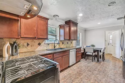 705 Quaker Drive, Friendswood, TX 77546 - Photo 11