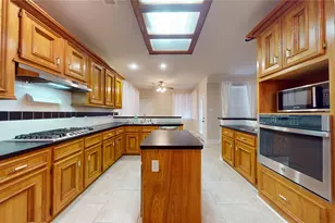 16215 Willowpark Dr, Tomball, TX 77377 - Photo 11