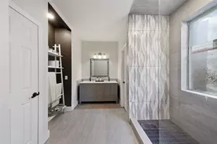 39 W Prairie Dawn Cir, The Woodlands, TX 77385 - Photo 7