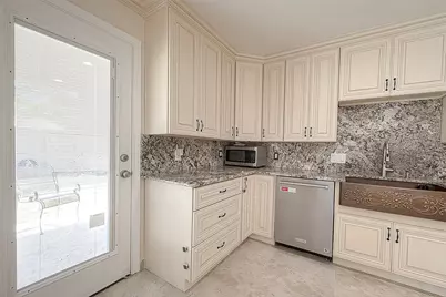 3019 Stoney Brook Drive, Houston, TX 77063 - Photo 13