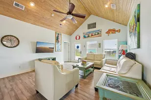940 Gregory Ln, Crystal Beach, TN 77650 - Photo 5