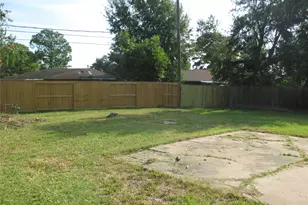500 Harold Ln, Baytown, TX 77521 - Photo 21