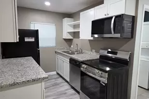 619 13th St, Galveston, TX 77550 - Photo 1