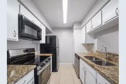 6633 W Airport Boulevard #1106, Houston, TX 77035 - Photo 3