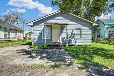 722 W Broad Street, Freeport, TX 77541 - Photo 1