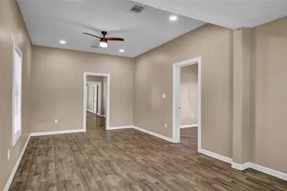 722 W Broad Street, Freeport, TX 77541 - Photo 3