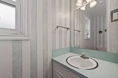 8410 Twin Hills Drive, Houston, TX 77071 - Photo 19