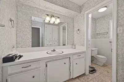 8410 Twin Hills Drive, Houston, TX 77071 - Photo 31