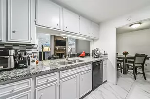 13798 Hollowgreen Dr, Houston, TX 77082 - Photo 13