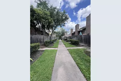 13798 Hollowgreen Drive #305, Houston, TX 77082 - Photo 3