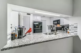 13798 Hollowgreen Dr, Houston, TX 77082 - Photo 9