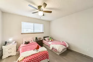 13798 Hollowgreen Dr, Houston, TX 77082 - Photo 15