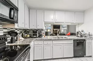 13798 Hollowgreen Dr, Houston, TX 77082 - Photo 11