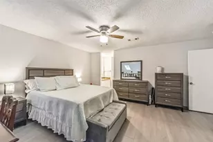 13798 Hollowgreen Dr, Houston, TX 77082 - Photo 17
