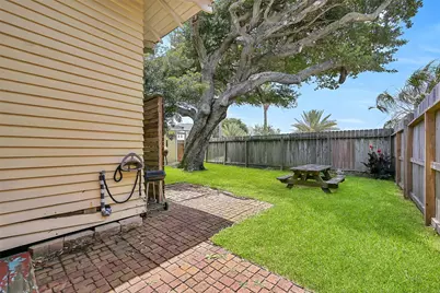 3228 Avenue R 1/2, Galveston, TX 77550 - Photo 25